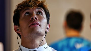 Albon in contract release rumour after 'contact' with two teams