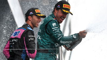 Video: Het Wilhelmus klinkt tijdens volksfeest in Zandvoort na zege Verstappen