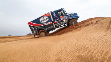 Nederlandse truckers houden ondanks tijdsverlies zicht op eindzege Dakar Rally