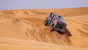 Nederlanders grijpen na trieste ontwikkeling de leiding in Dakar Rally