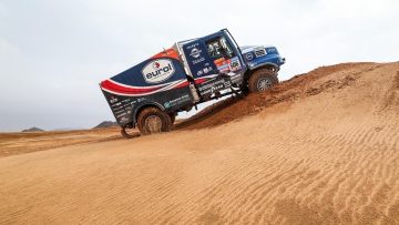 Nederlandse truckers houden ondanks tijdsverlies zicht op eindzege Dakar Rally