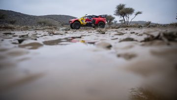 Sainz verliest Dakar-zege na FIA-straf voor te hard rijden