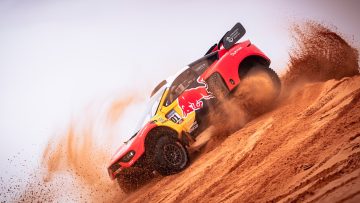 Rally-legende scoort unieke Dakar-hattrick, zware dag voor Coronel-broertjes