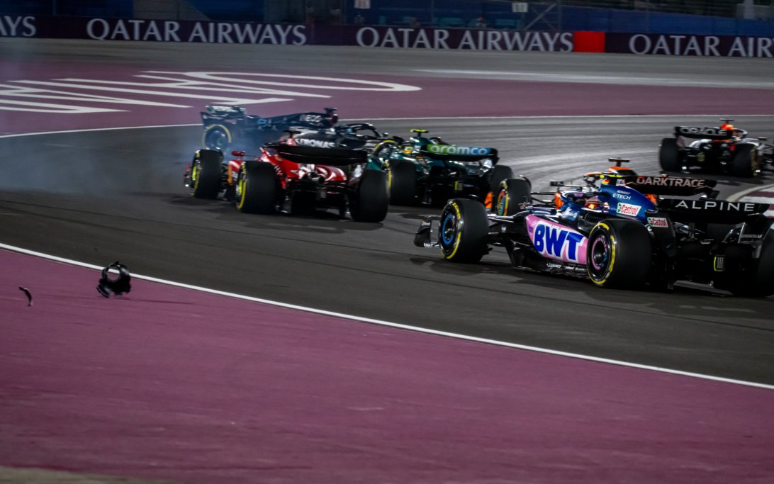 Hamilton crash qatar