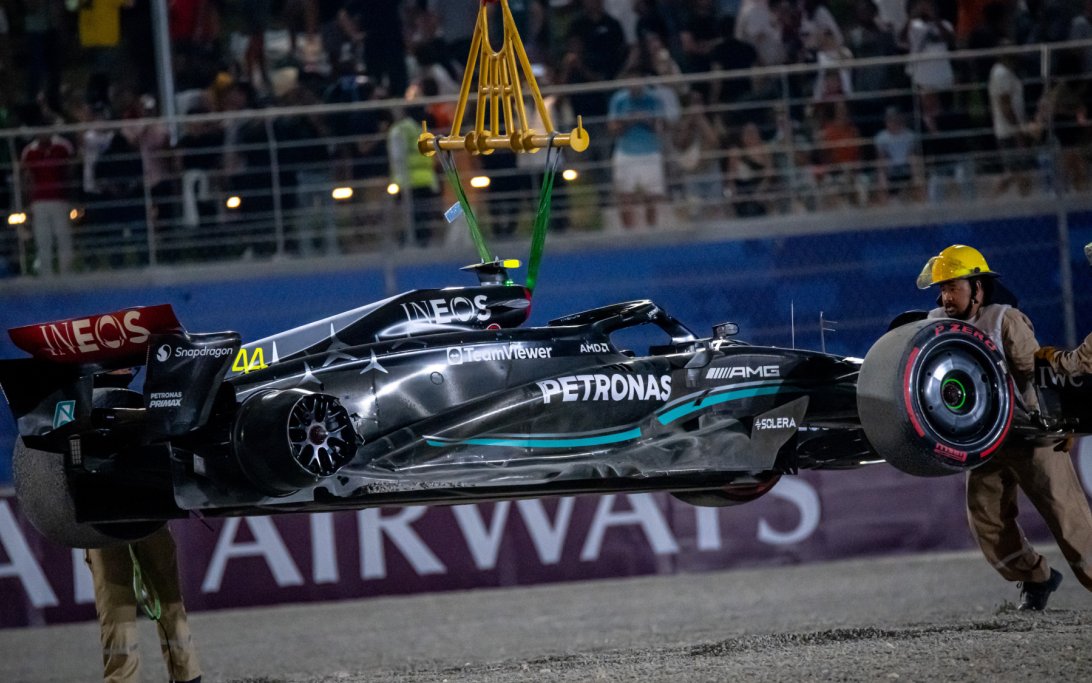 Hamilton crash Qatar