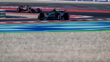 Hamilton doet interessant voorstel na hevige kritiek op de FIA en Pirelli