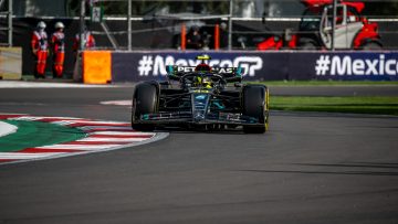 Hamilton met de handen in het haar: "Begrijp niets van de nieuwe Mercedes-wagen"