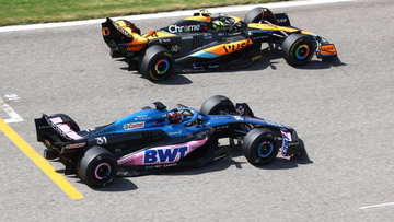 Video: complete chaos bij proefstart leidt tot bijna-crash