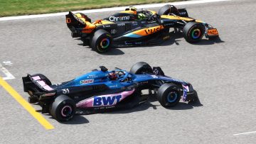 Video: complete chaos bij proefstart leidt tot bijna-crash