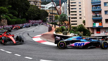 Video: Opportunistische Sainz rijdt voorvleugel stuk op Ocon