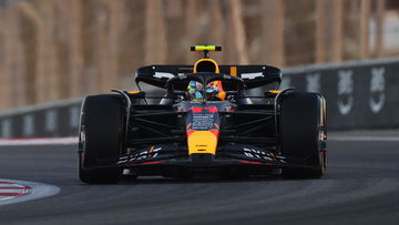 Video: Perez raakt Norris en en ontvangt tijdstraf "Hij crasht tegen mij aan!"