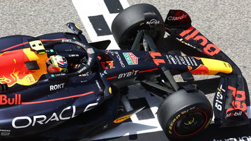 Video: Red Bull laat concurrentie ver achter zich met deze vliegende ronde