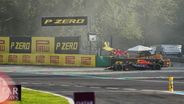 Video: Perez kent opnieuw crash, verliest Red Bull-bolide in Parabolica