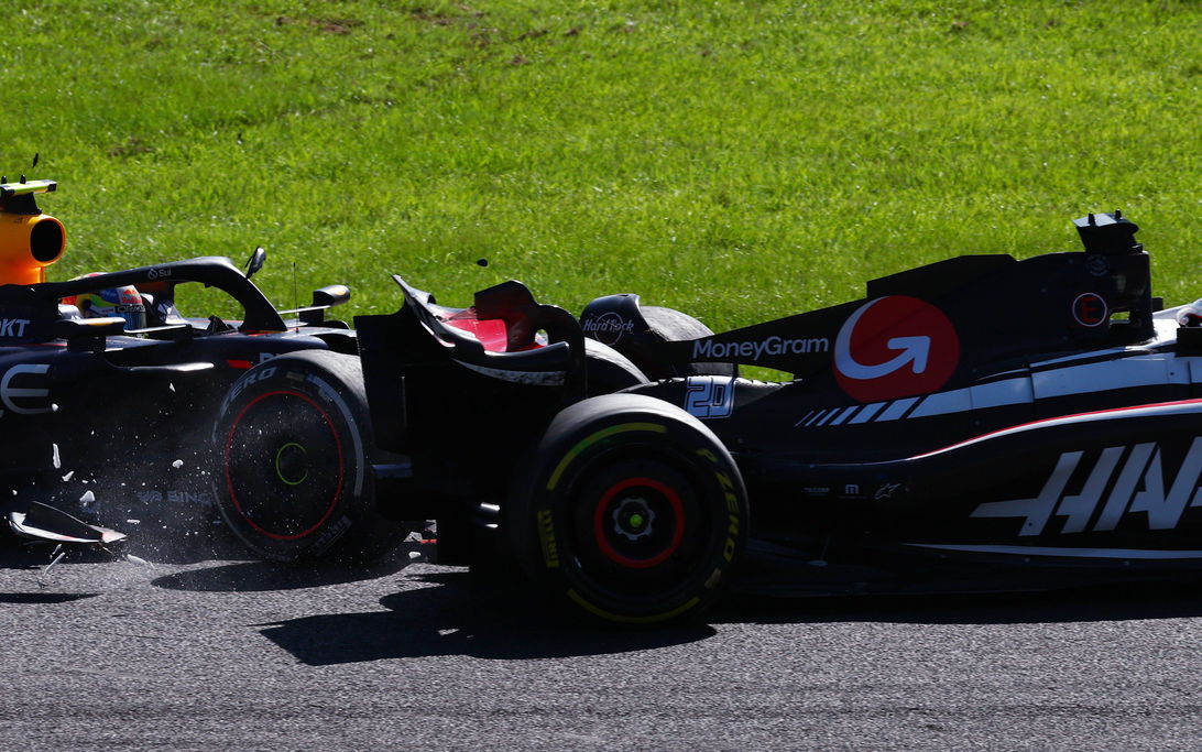 Perez Magnussen crash Japan