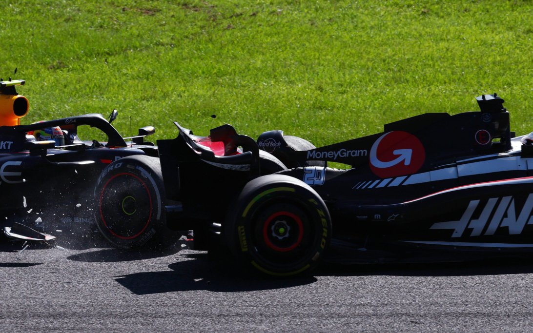 Perez Magnussen crash Japan