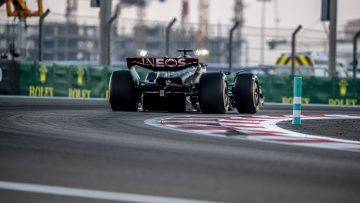 Russell crashes for Mercedes in early end to Abu Dhabi test
