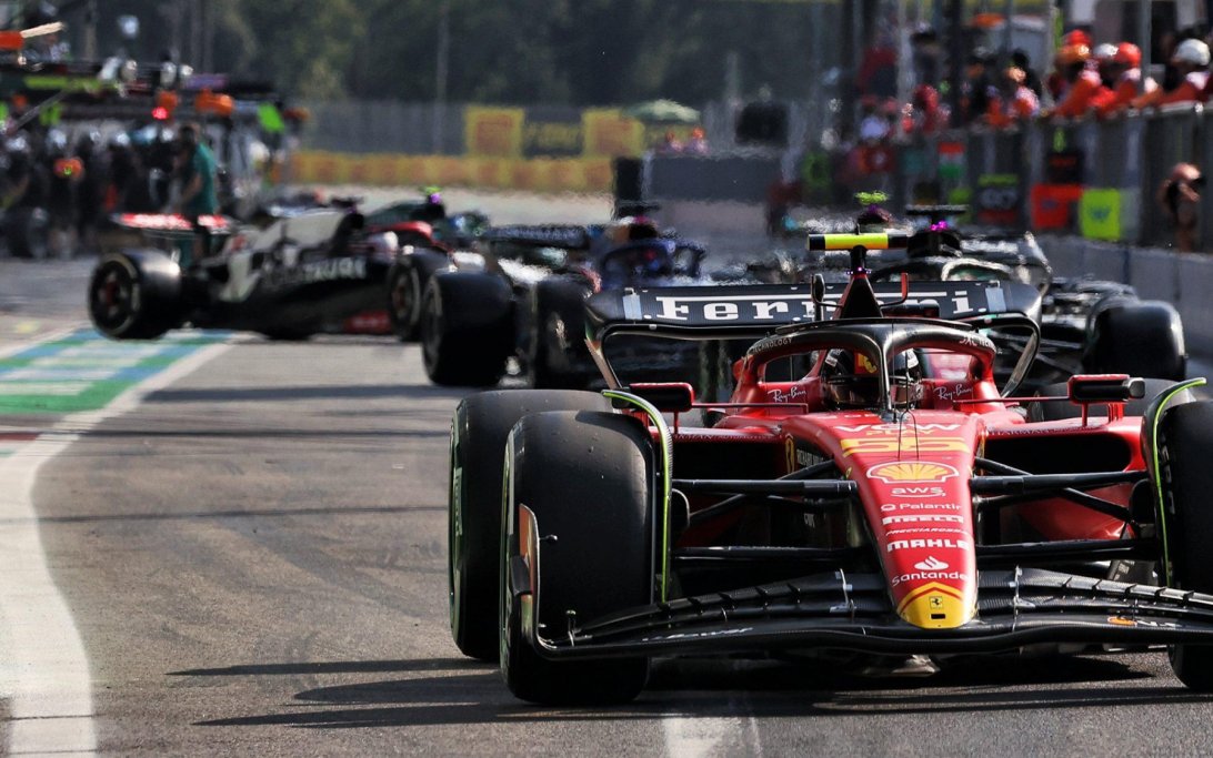 Sainz pit Italy