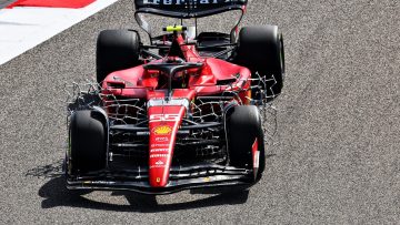 Video: Bijzondere Ferrari-neus maakt tongen los tijdens Bahrein test