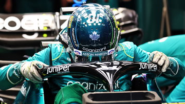 Kapotte Aston Martin zorgt voor safety car: Verstappen profiteert