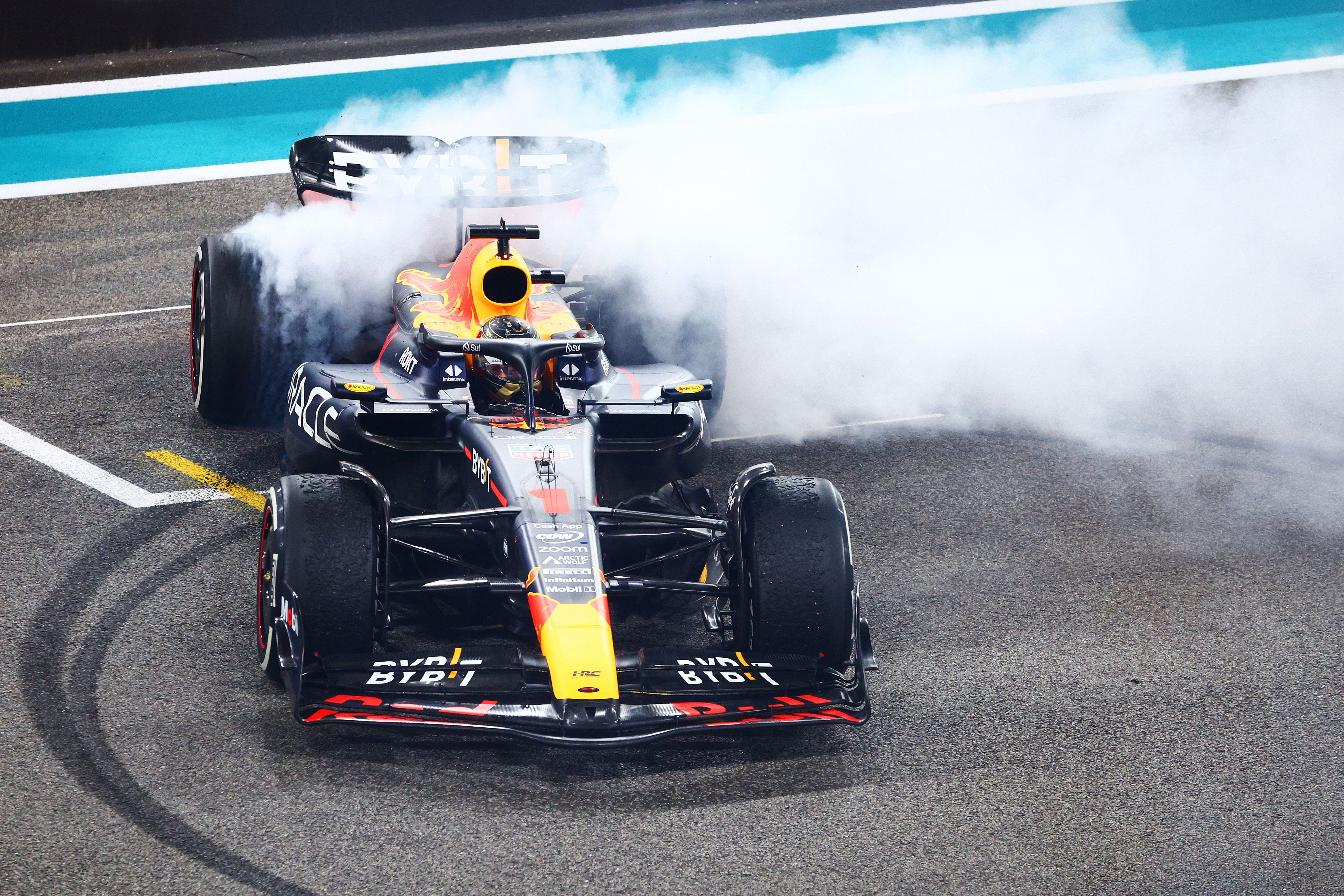 Verstappen donuts Abu Dhabi 2023