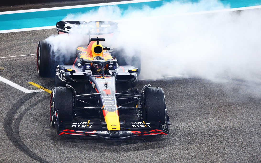 Verstappen donuts Abu Dhabi 2023