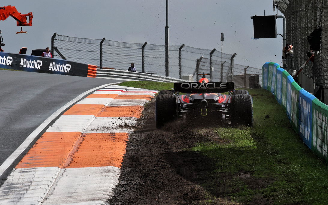 Verstappen rain Zandvoort grass