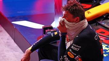 Verstappen haalt schouders op na zware race: "Gaat weer helemaal prima"