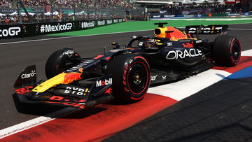 Verstappen houdt Albon nipt achter zich tijdens derde training GP Mexico