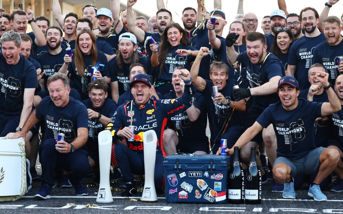 Verstappen Perez Red Bull Japan