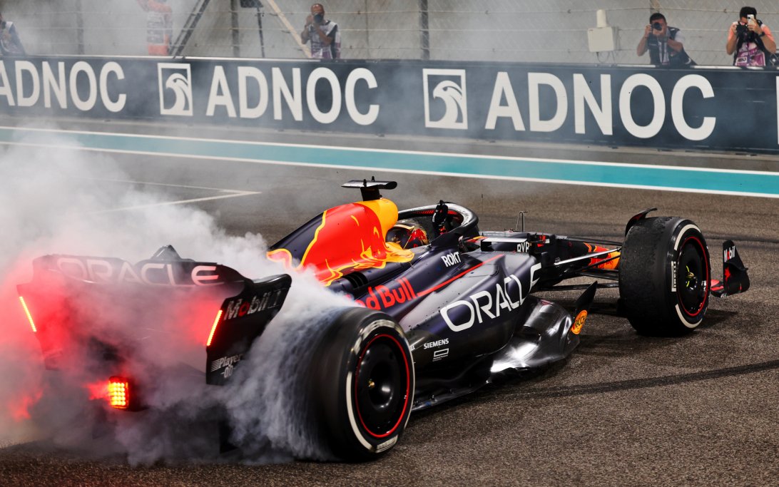 Verstappen donuts Abu Dhabi 2023