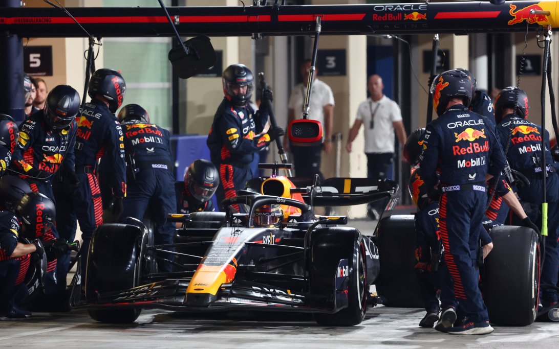 Verstappen pitstop Abu Dhabi 2023