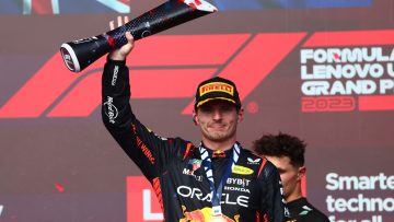 Video: F1-'fans' joelen Verstappen uit en verstoren Nederlands volkslied na GP VS