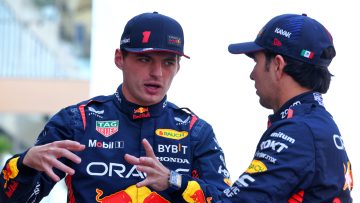 Video: Hilarische Verstappen en Perez imiteren F1-collega's: "I'm stupid, I'm stupid"