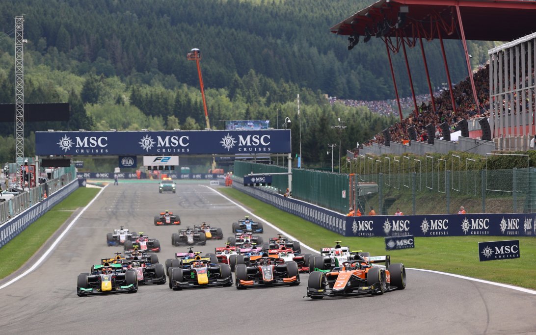 Start sprintrace F2 Belgium