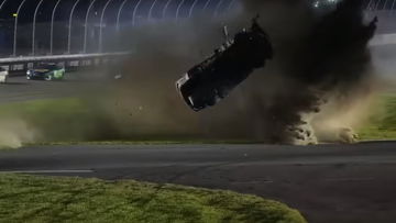 Video: Monstercrash verandert NASCAR-bolide in hoop schroot