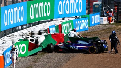 Ricciardo Albon crash Japan