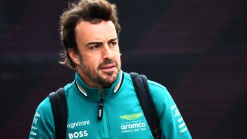 Breaking: Alonso hard gestraft na incident met Sainz