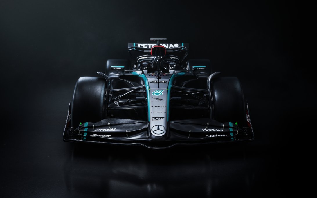 Mercedes AMG W15 E PERFORMANCE Lewis Hamilton Front Low