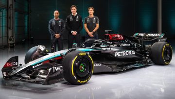 Hamilton begint aan laatste Mercedes-jaar: "Emotioneel en onwerkelijk"