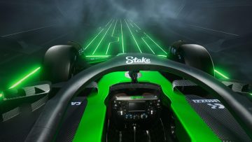 Eerste nieuwe F1-bolide maakt meters op het asfalt