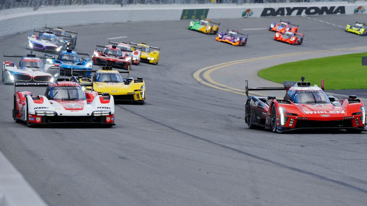 Daytona 2024 #31: Whelen Cadillac Racing, Cadillac V-Series.R, GTP: Pipo Derani, Jack Aitken, Tom Blomqvist, #7: Porsche Penske Motorsports, Porsche 963, GTP: Matt Campbell, Felipe Nasr, Dane Cameron, Josef Newgarden