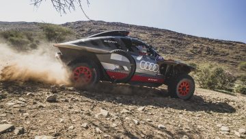 Sainz profiteert optimaal van problemen Loeb, ongelofelijke Dakar-zege lijkt binnen