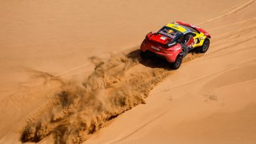 Loeb blaast strijd om eindzege nieuw leven in, Audi ziet weer pion wegvallen