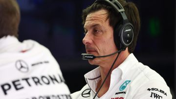 Wolff demands improvement as Mercedes trend flips