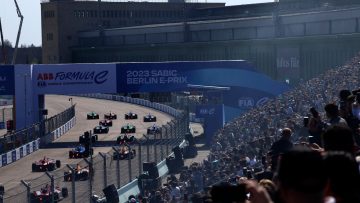 Nederlanders ontbreken tijdens spectaculaire E-Prix Berlijn, Cassidy wint