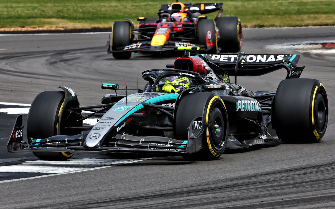 Hamilton race Silverstone