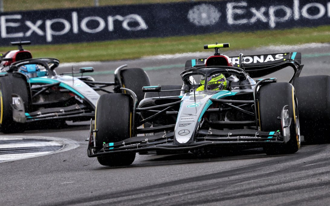 Hamilton race Silverstone