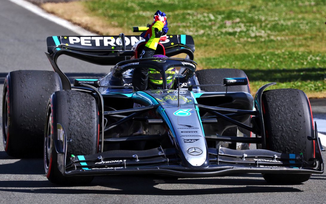 Hamilton race Silverstone