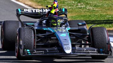 Hoe Hamilton een late Verstappen-aanval op Silverstone wist te voorkomen