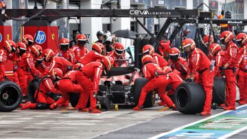 Van de Grint snapt niks van Ferrari-tactiek: "Leclerc kwam als een mak schaap binnen"